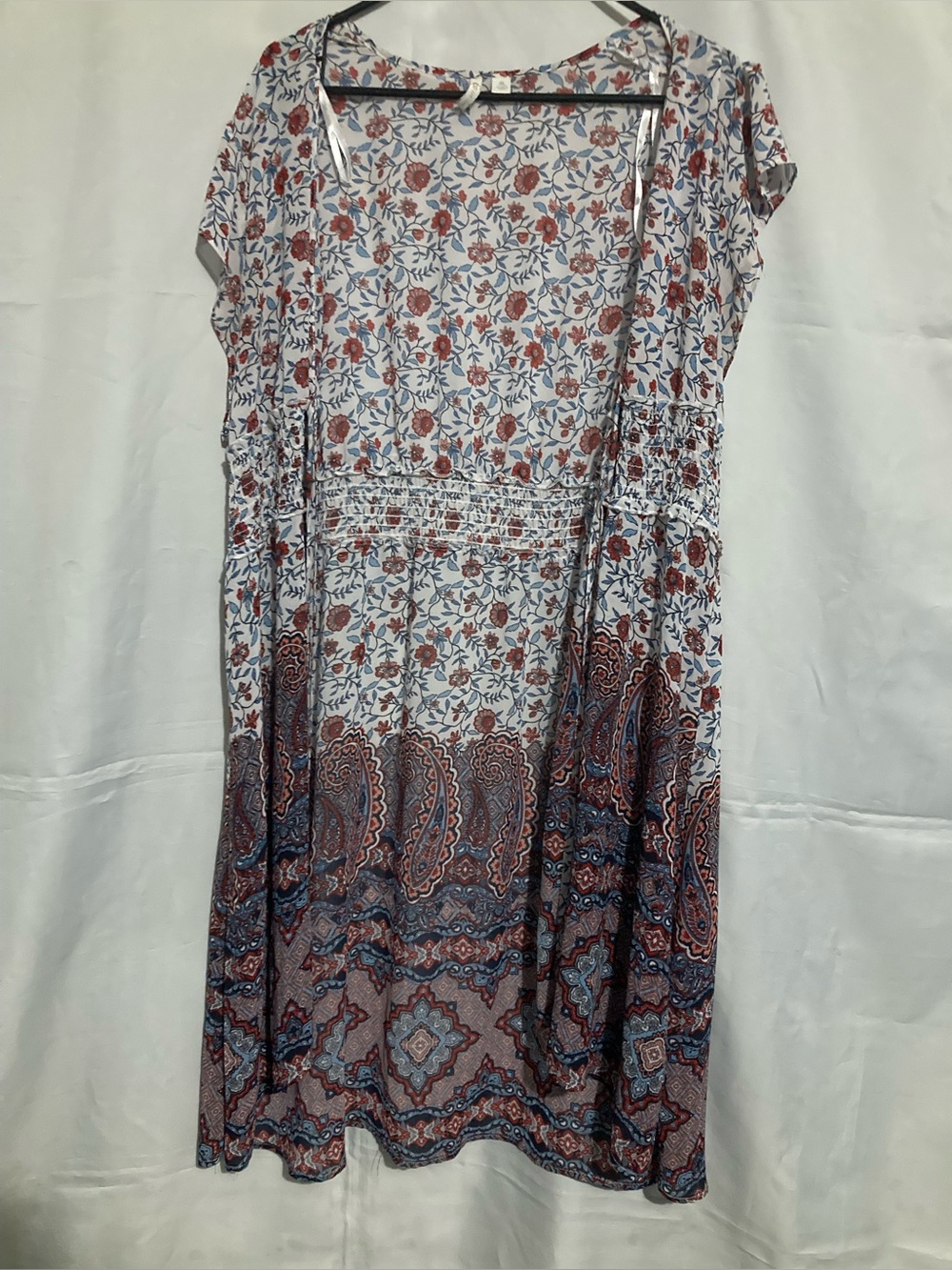 Cato White kimono with Rust Floral and Blue Paisley Border